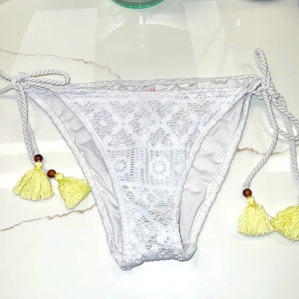 VICTORIA'S SECRET
Essential Side-Tie Bikini Swim Bottom